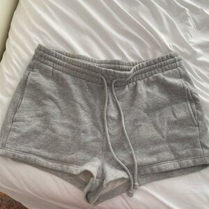 Aritzia TNA Cozy sweatshorts size L